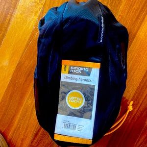 Men’s XL climbing harness by Singing rock